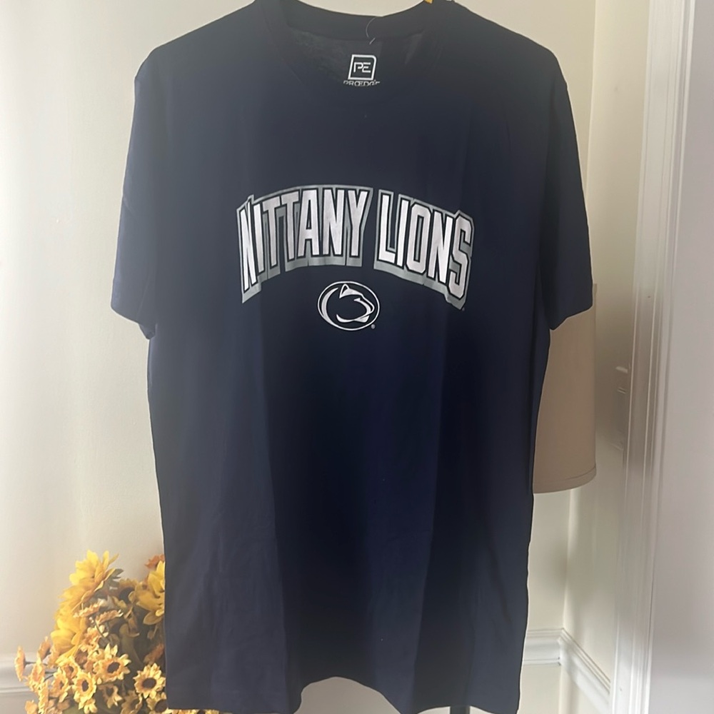 Penn State Nittany Lions white blue short sleeve T-shirt Size large. NWT.